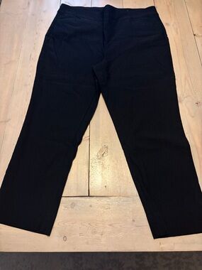 Chicos Women's Black StretchPants cropped (size 12-Large) 22" inseam